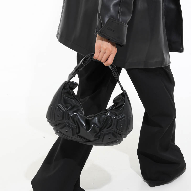 Dark Trendy Half Moon Shaped H - Women Bags 2026 Trends 评论和价格